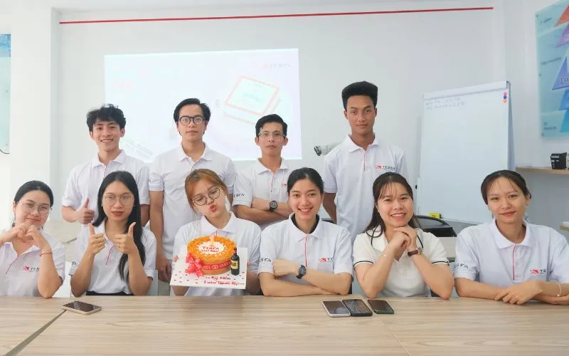 Sinh Nhật – Lời Cảm Ơn Cho Sự Nỗ Lực 1 Không khí vui vẻ