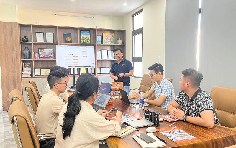 Cuộc gặp gỡ đại diện Igus Anh Ngọc Ánh giới thiệu các sản phẩm và giải pháp công nghệ hiện đại của Igus