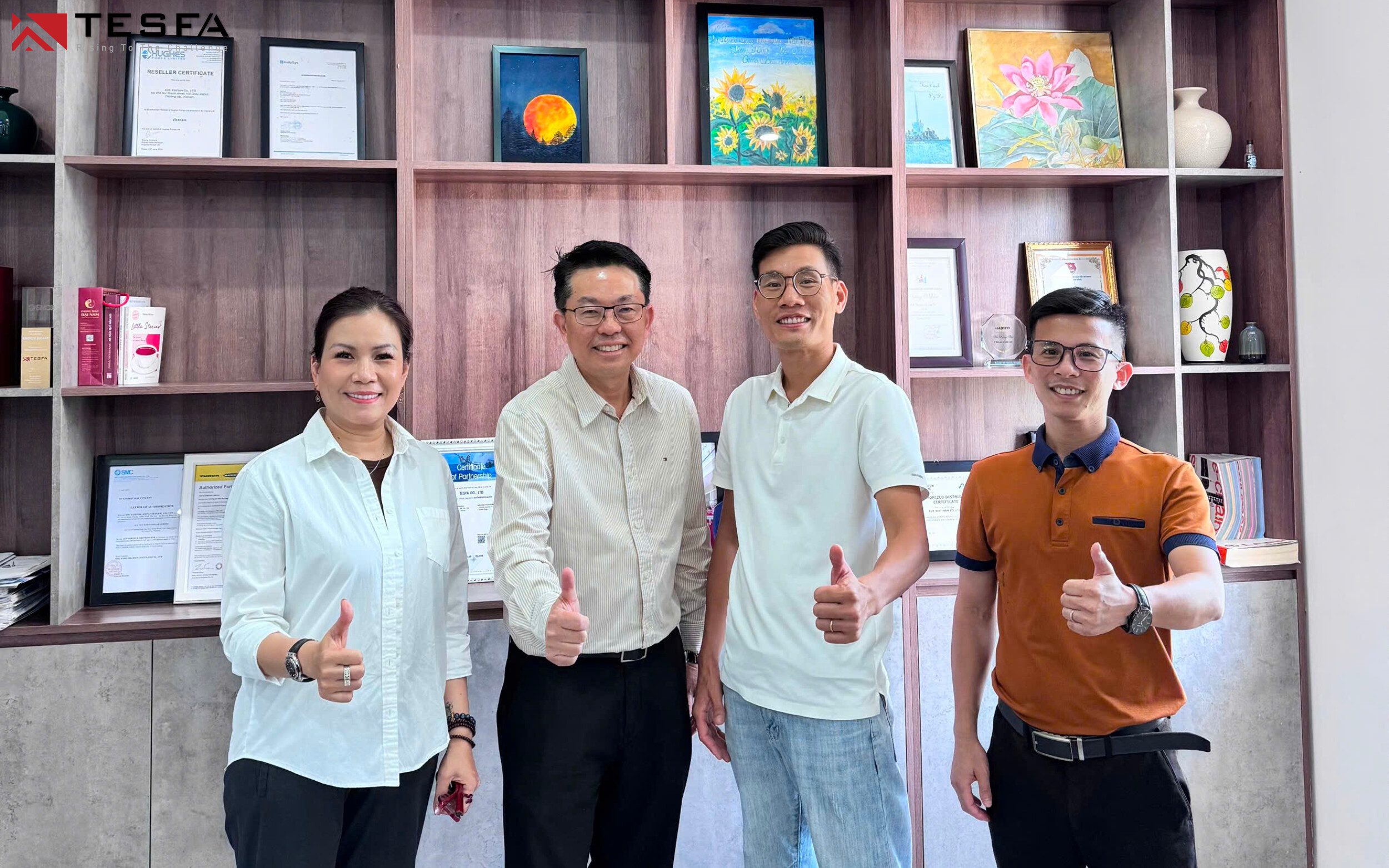 tesfa-vinh-du-don-tiep-dai-dien-aveva-va-qsystems-tai-van-phong
